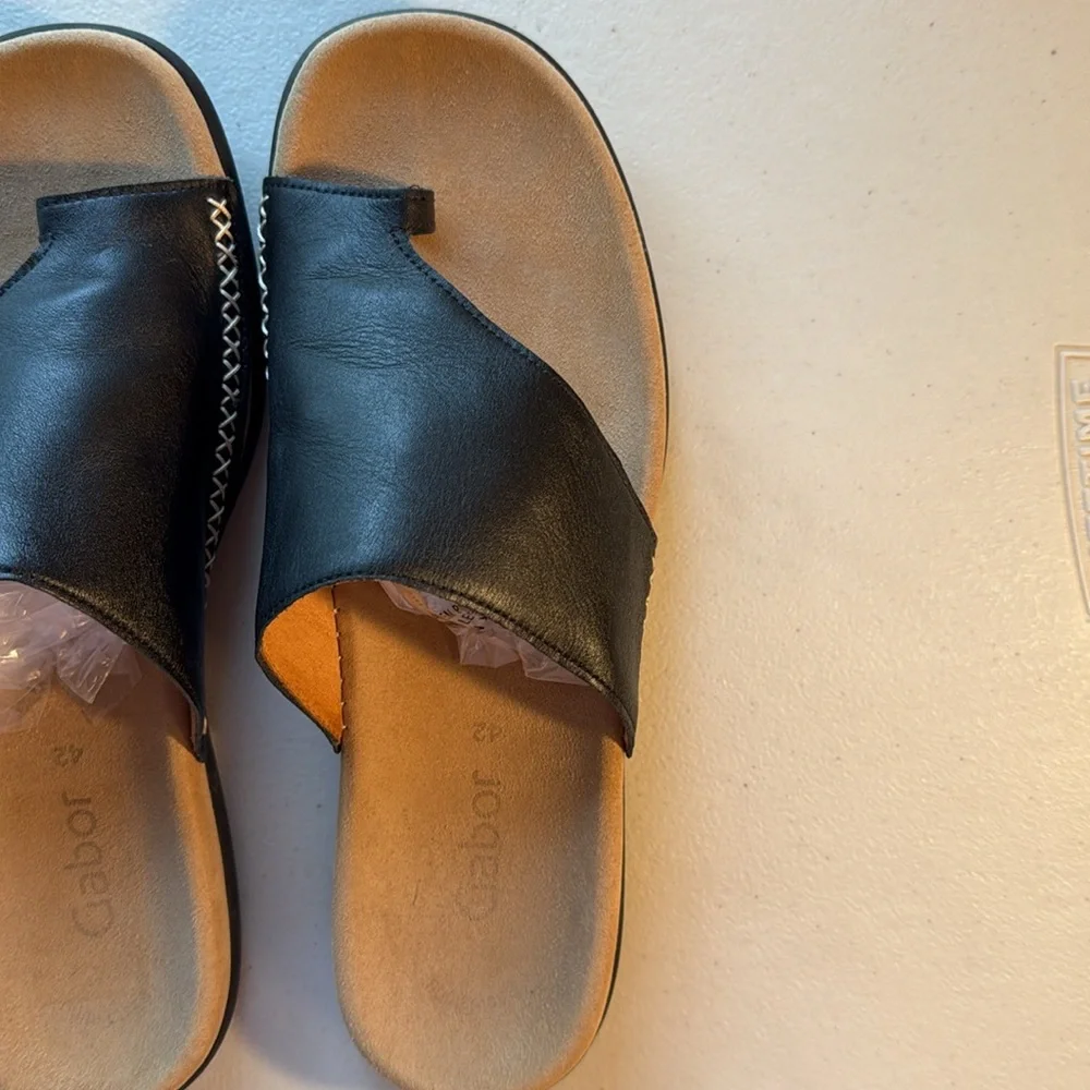 Gabor Men’s Black Leather Toe-Loop Slide with Beige Footbed sandal Size 9 - 9.5